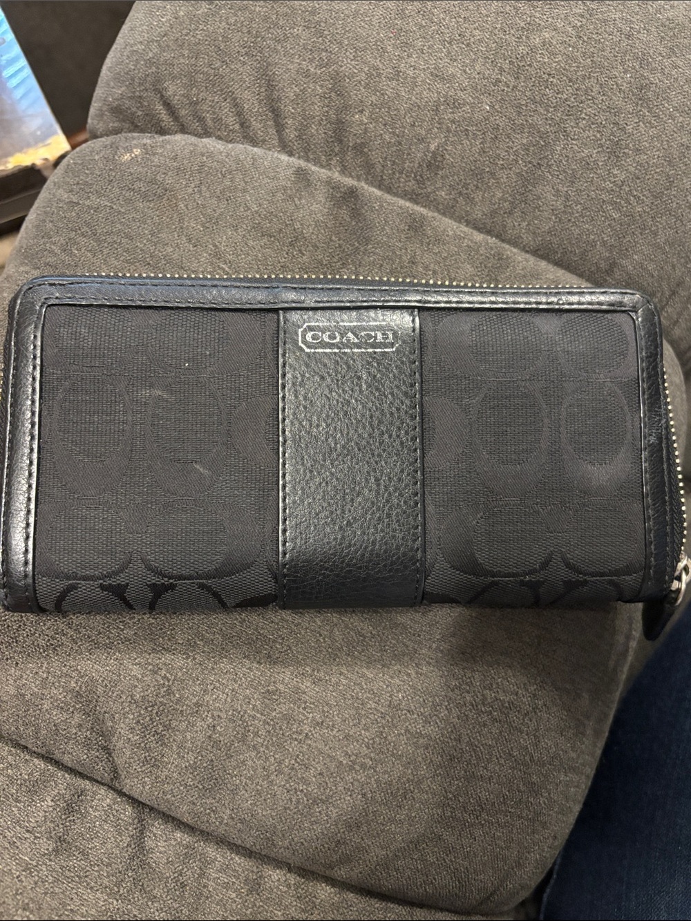 Vintage Coach women’s Black Signature Zip-Around Wallet